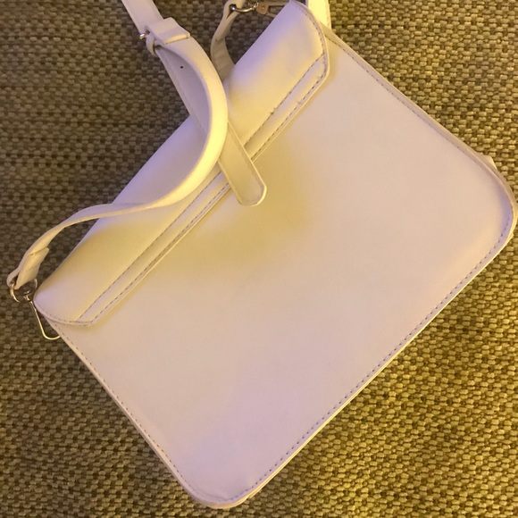 Whimsical crossbody bag w/ appliqué flowers 💐 - Picture 5 of 6